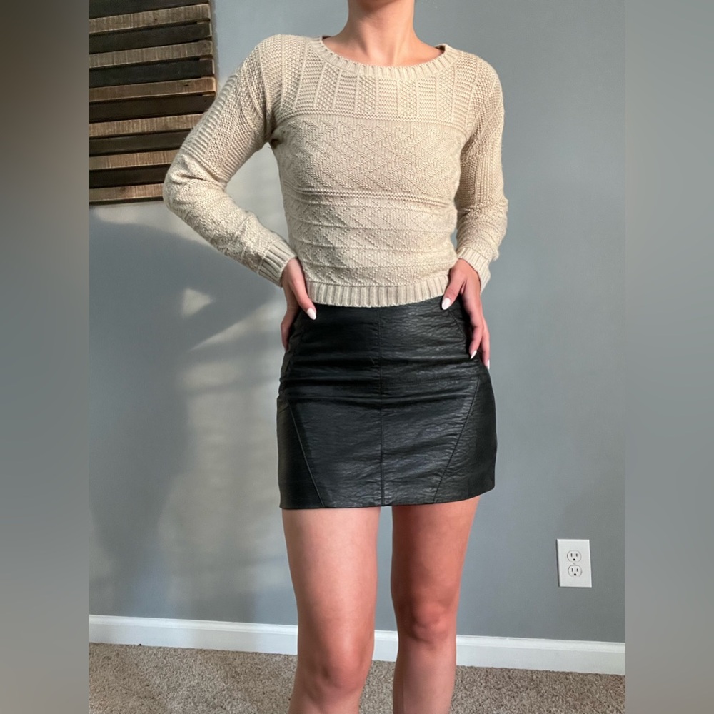 Cotton Emporium - Crop Sweater